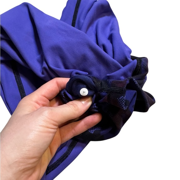 ✨Lululemon High Times Pant Hounds Camo Emperor Blue Black Print Leggings Sz 4 ✨ - Picture 4 of 4